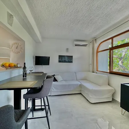 Lovelly Della Nonna No 2 Apartment *